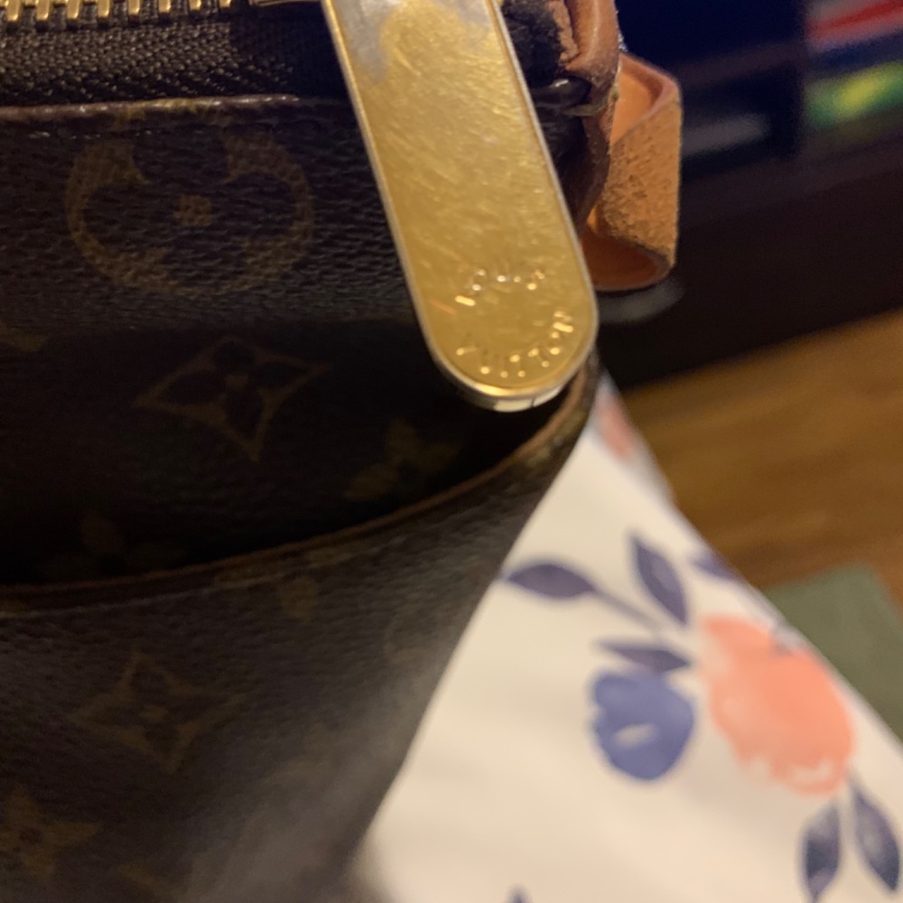 Authentic Lv - image 4